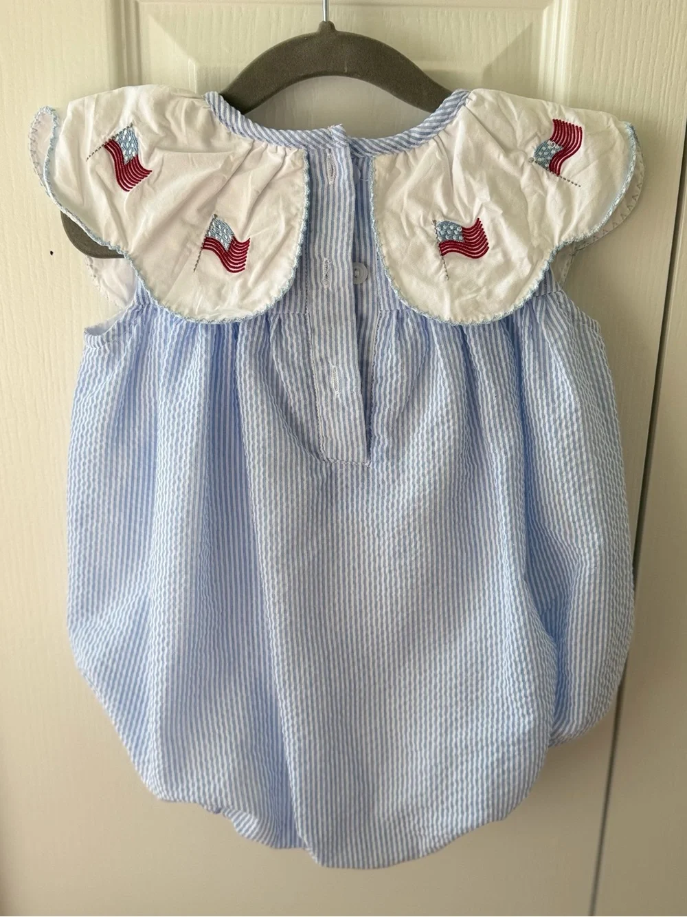 Stitchy Fish wear ruffled collar